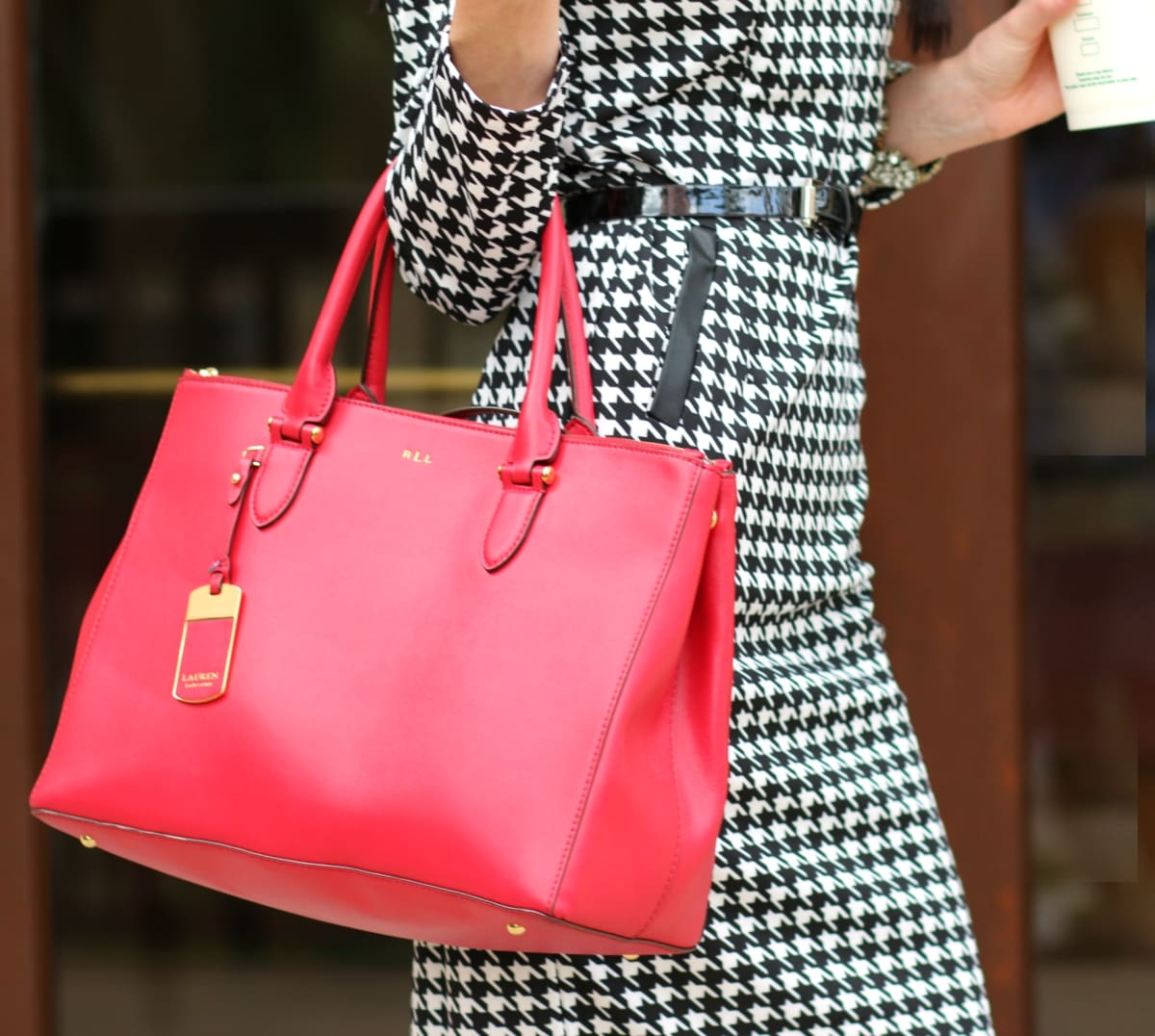 For any fashion-forward girlbosses out there, this affordable houndstooth print dress from SheIn is the definition of devilishly professional. 