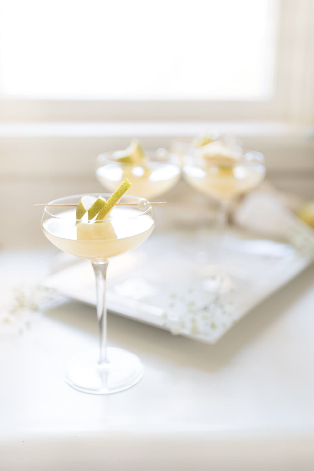 Fresh green pear mimosa recipe by blogger Stephanie Ziajka on Diary of a Debutante