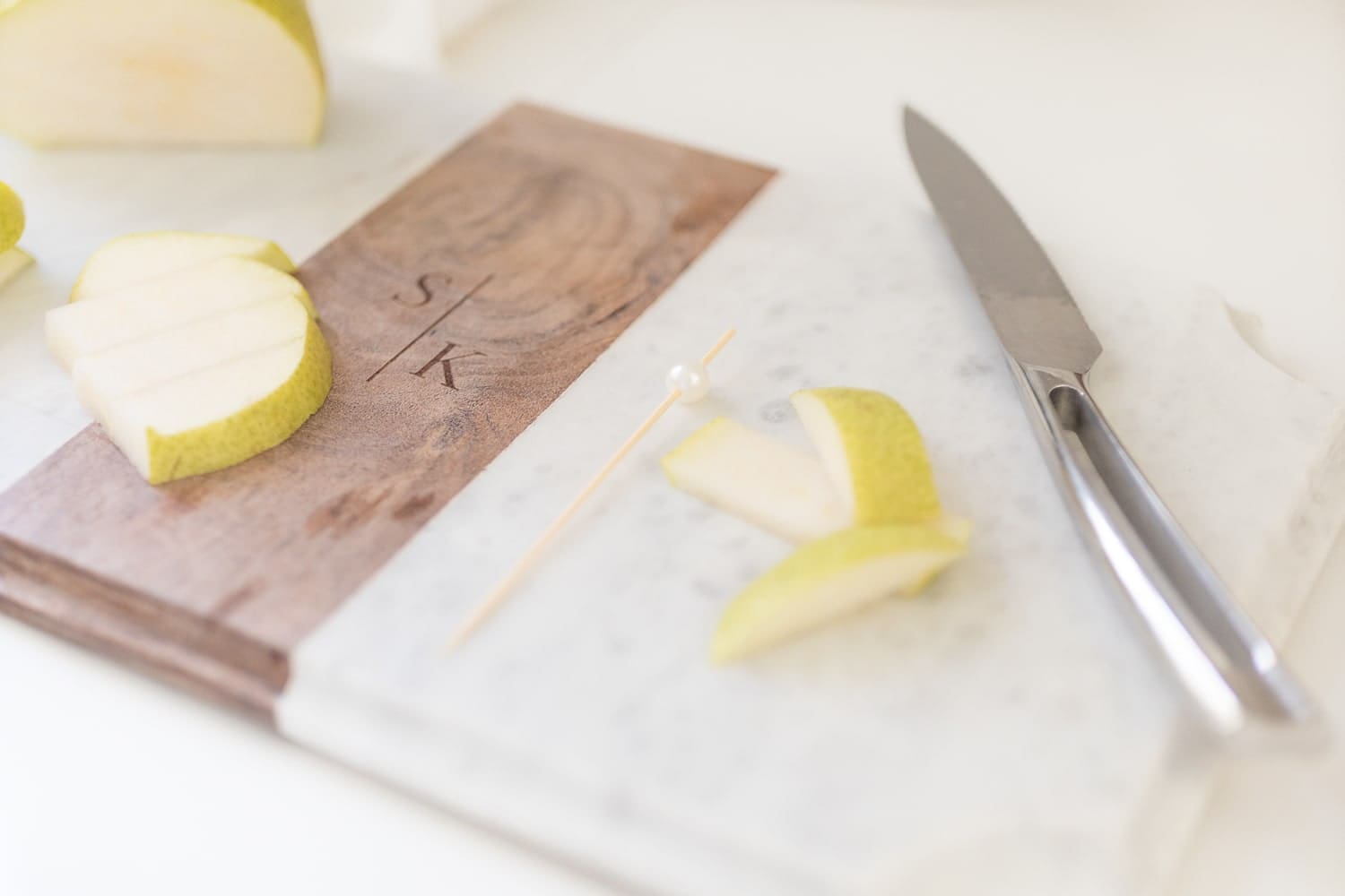 Pear garnish idea for new years cocktails 2021 and new years cocktails 2022 by blogger Stephanie Ziajka on Diary of a Debutante