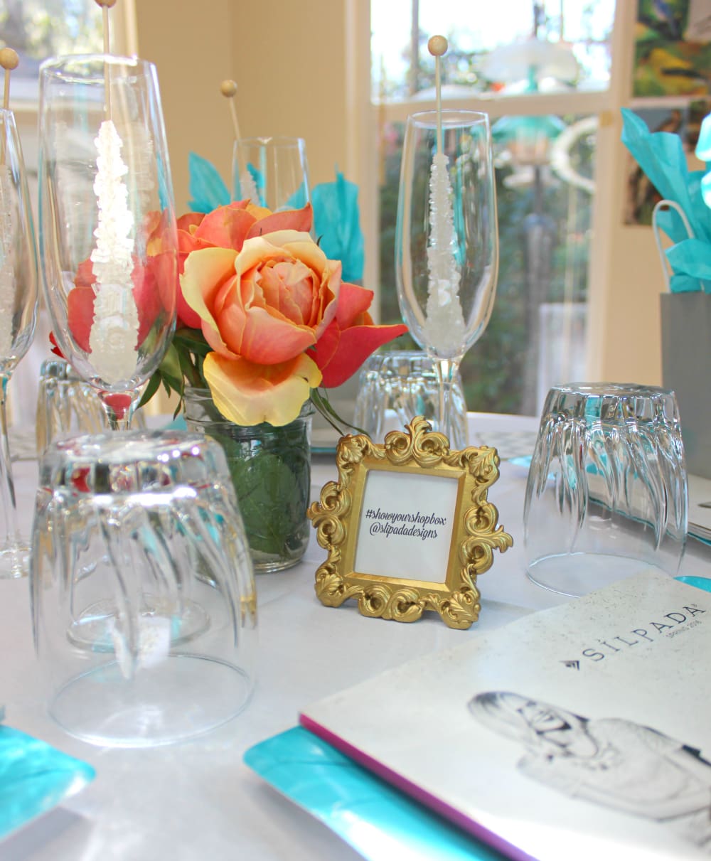 Cute Ideas for Hosting a Brunch Shopping Party