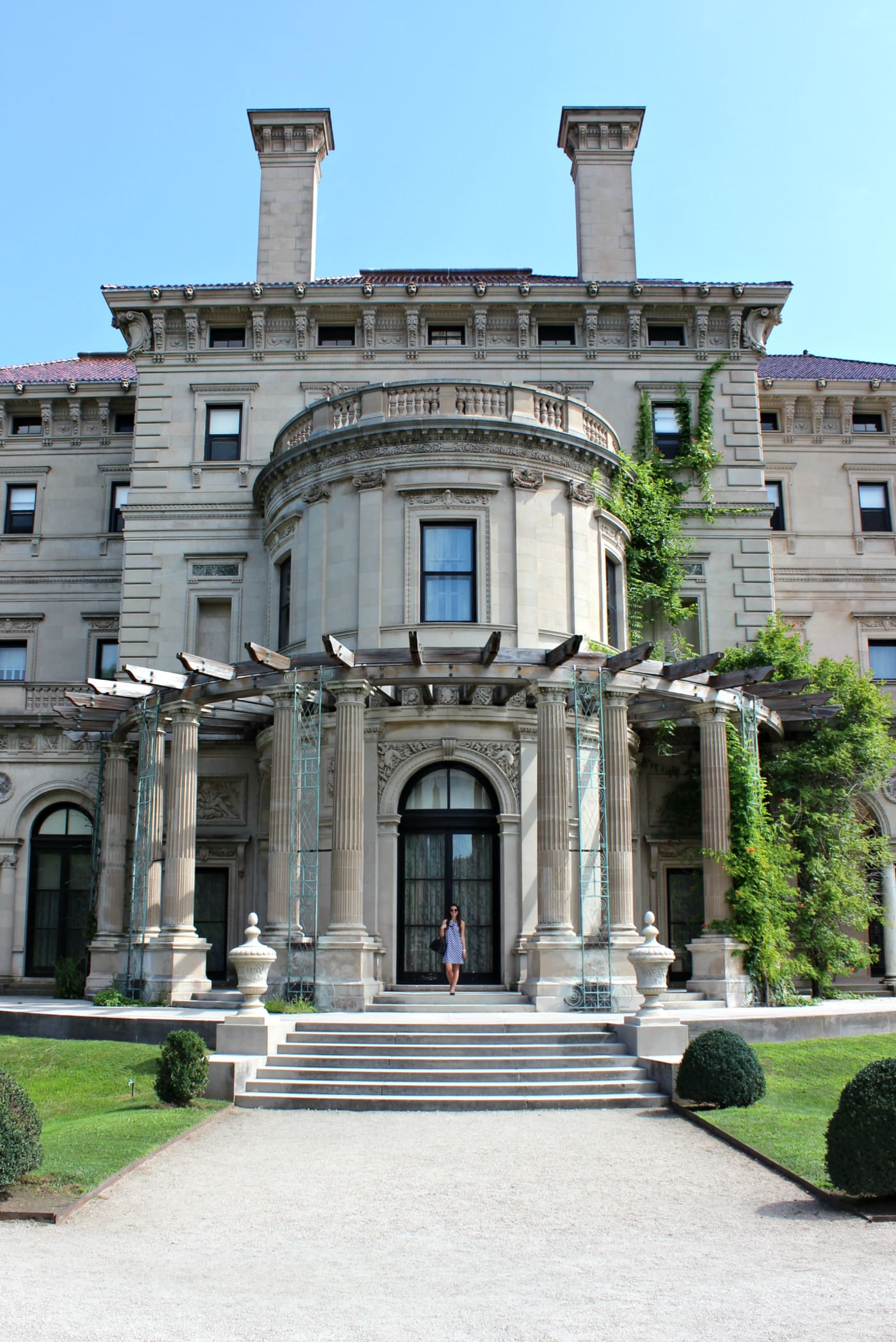 Brit Rose black and white ruffle dress for brunch at The Breakers in Newport, Rhode Island