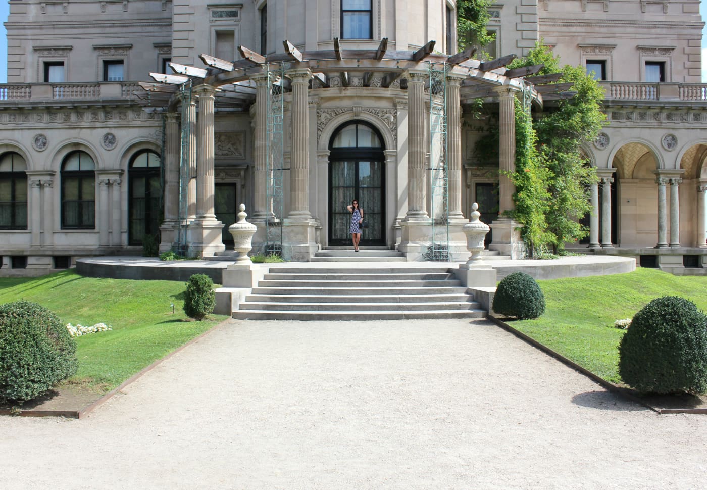 Brit Rose black and white ruffle dress for brunch at The Breakers in Newport, Rhode Island