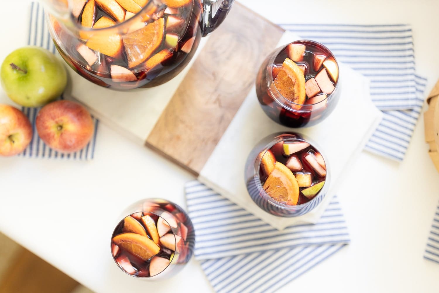 Entertaining blogger Stephanie Ziajka shares a recipe for easy fall sangria on Diary of a Debutante