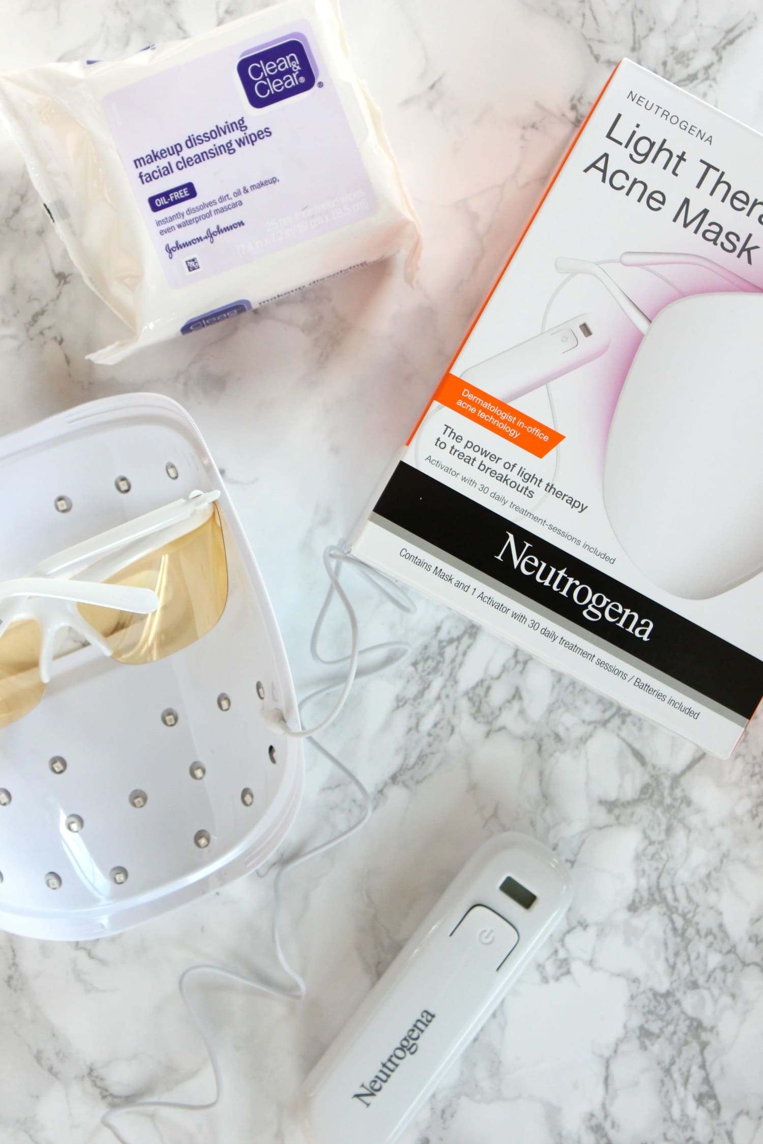 Testing out the power of light therapy to treat breakouts with the new Neutrogena Light Therapy Acne Mask