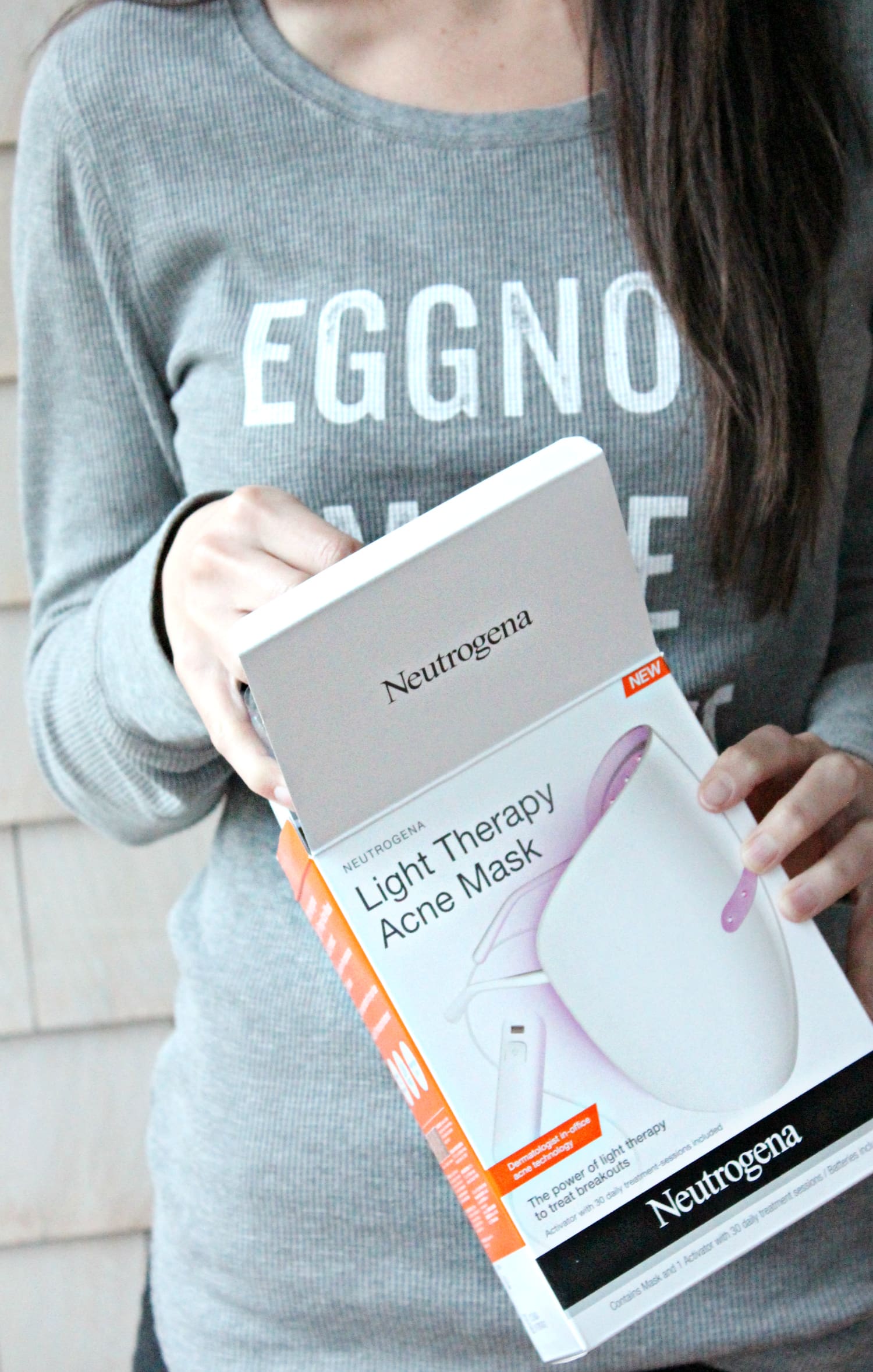Testing out the power of light therapy to treat breakouts with the new Neutrogena Light Therapy Acne Mask