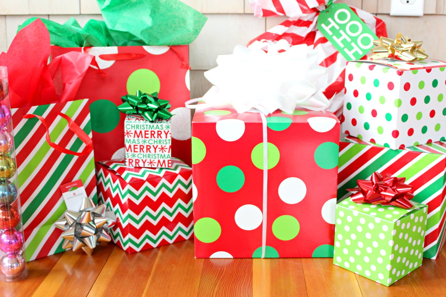 Quick and easy gift wrapping ideas from American Greetings