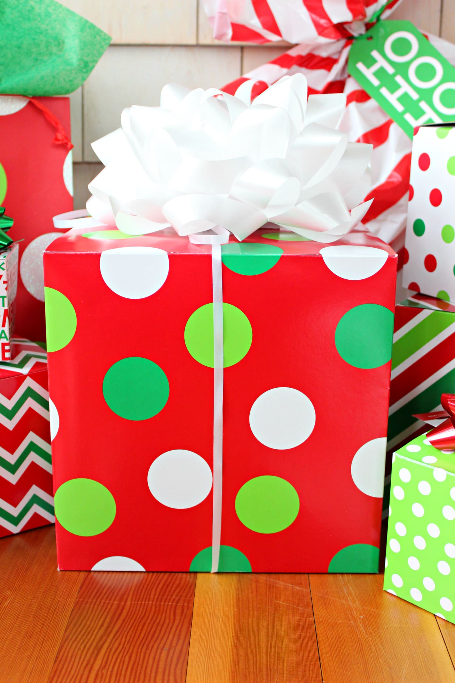 Quick and easy gift wrapping ideas from American Greetings