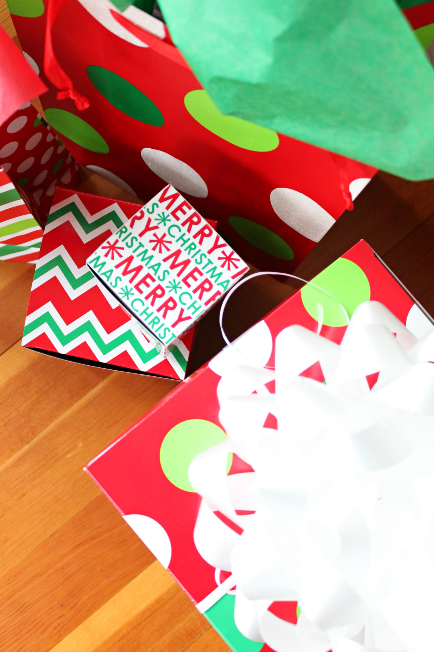 Quick and easy gift wrapping ideas from American Greetings