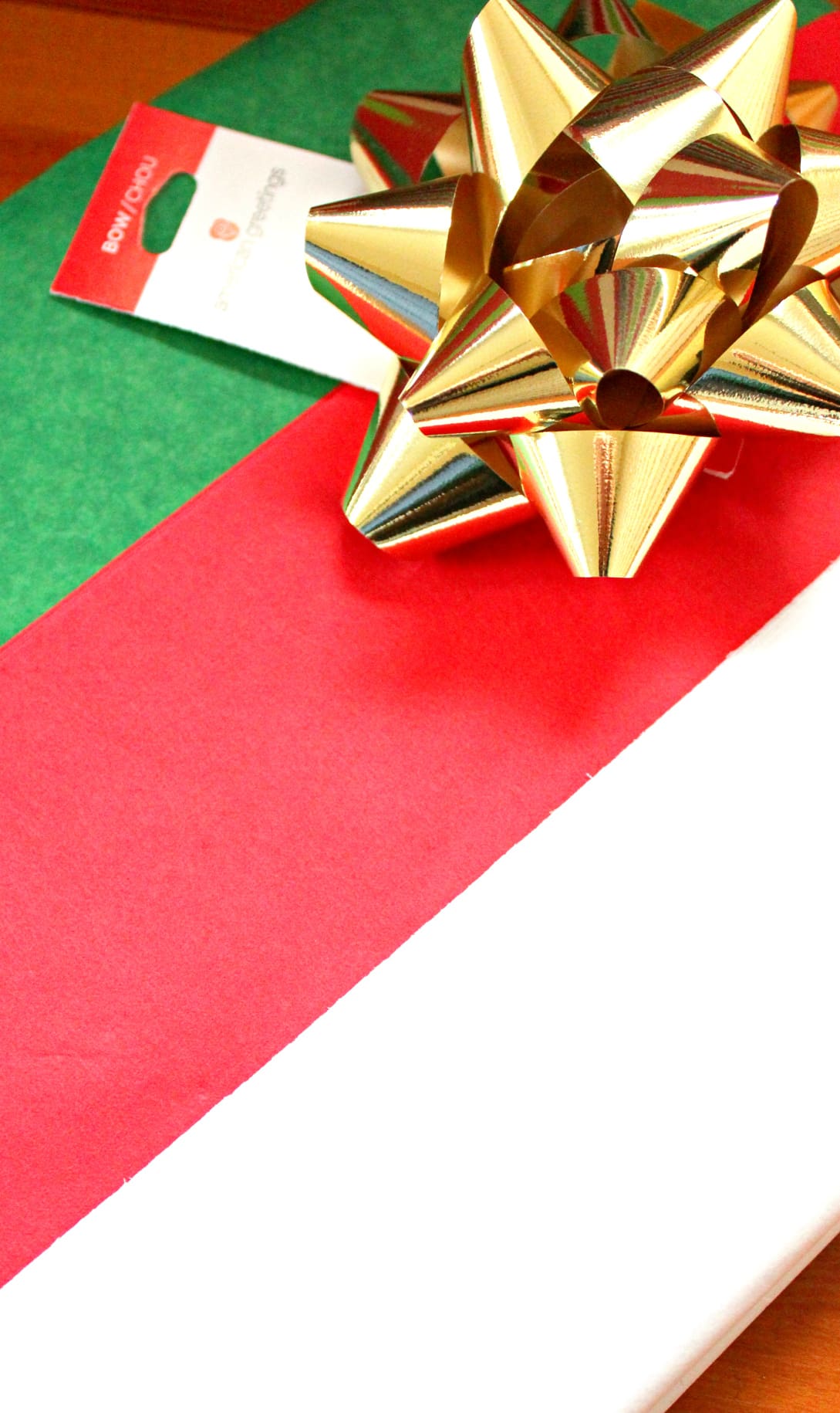 Quick and easy gift wrapping ideas from American Greetings