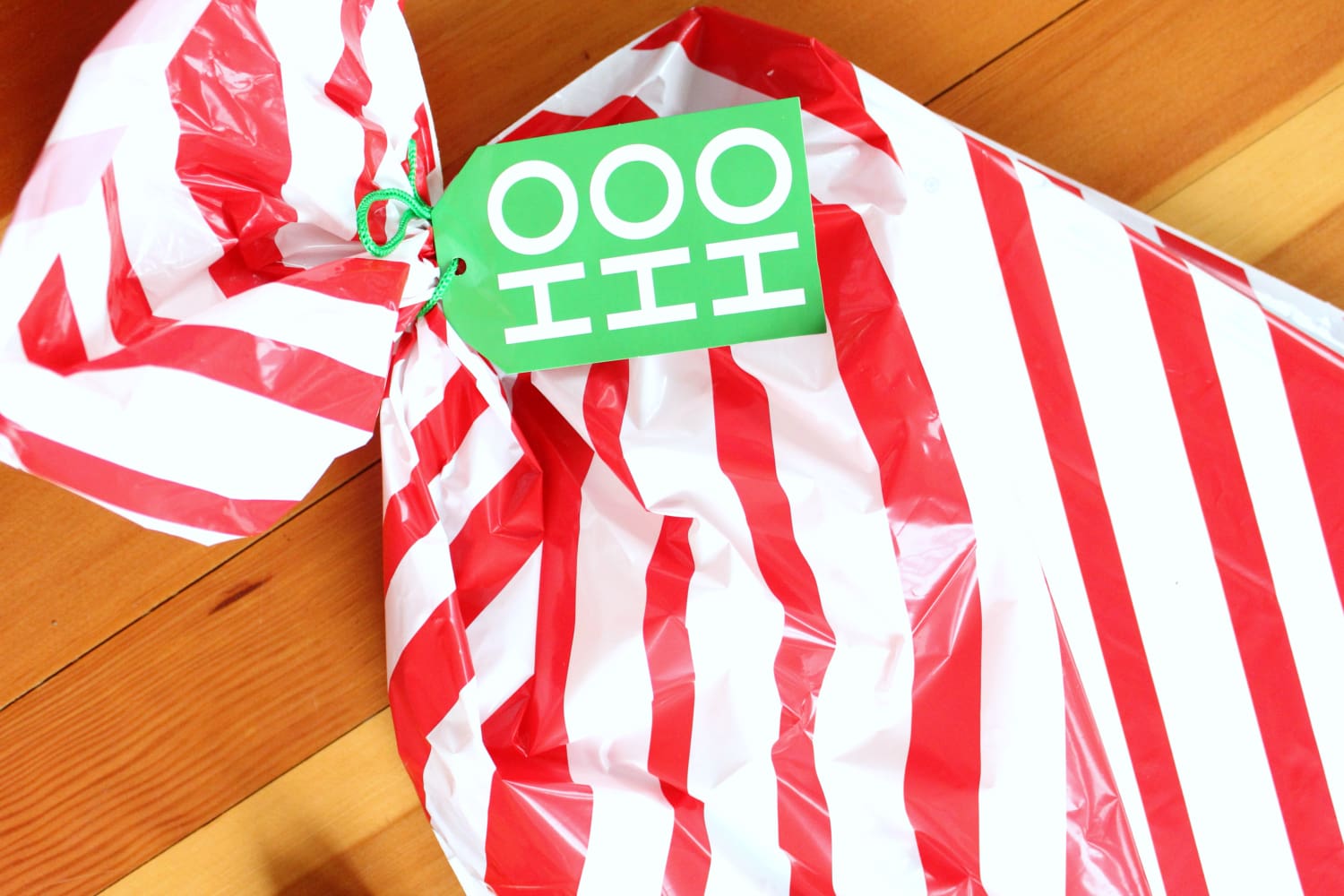 Quick and easy gift wrapping ideas from American Greetings