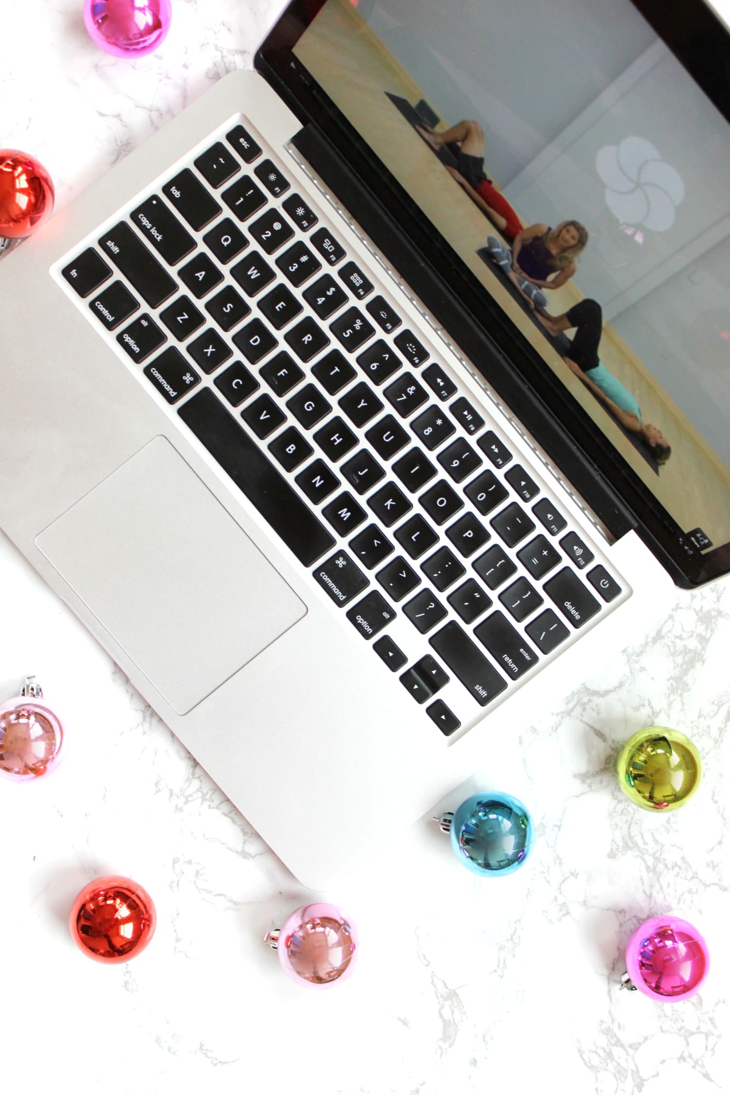 A subscription to MyYogaWorks is the perfect Christmas gift idea for working moms!