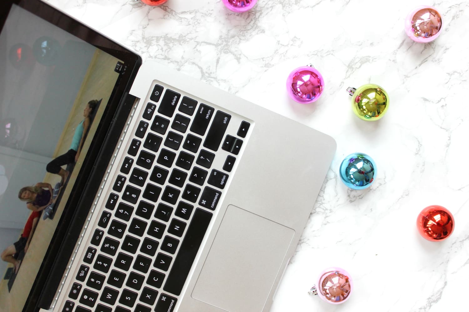 A subscription to MyYogaWorks is the perfect Christmas gift idea for working moms!