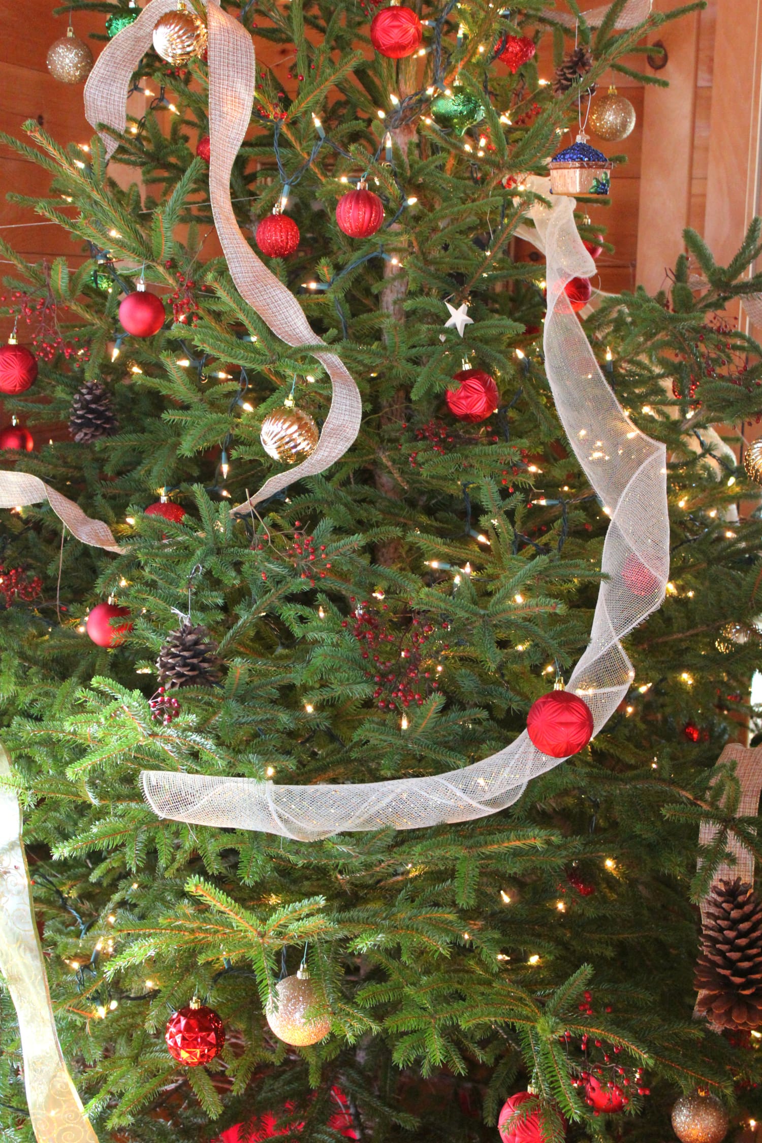 Tips for affordable country Christmas decor