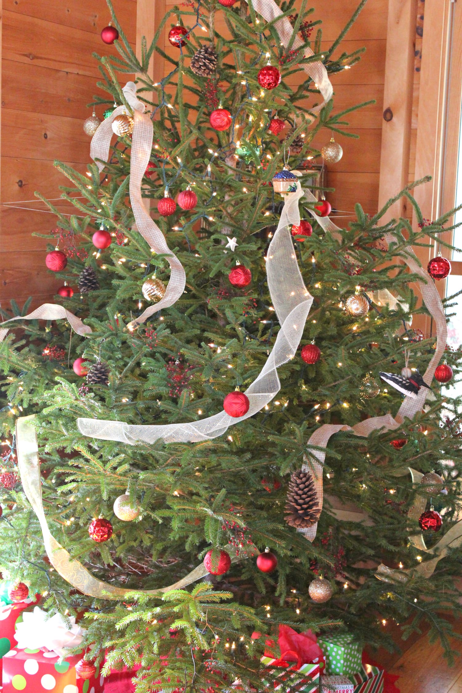 Tips for affordable country Christmas decor