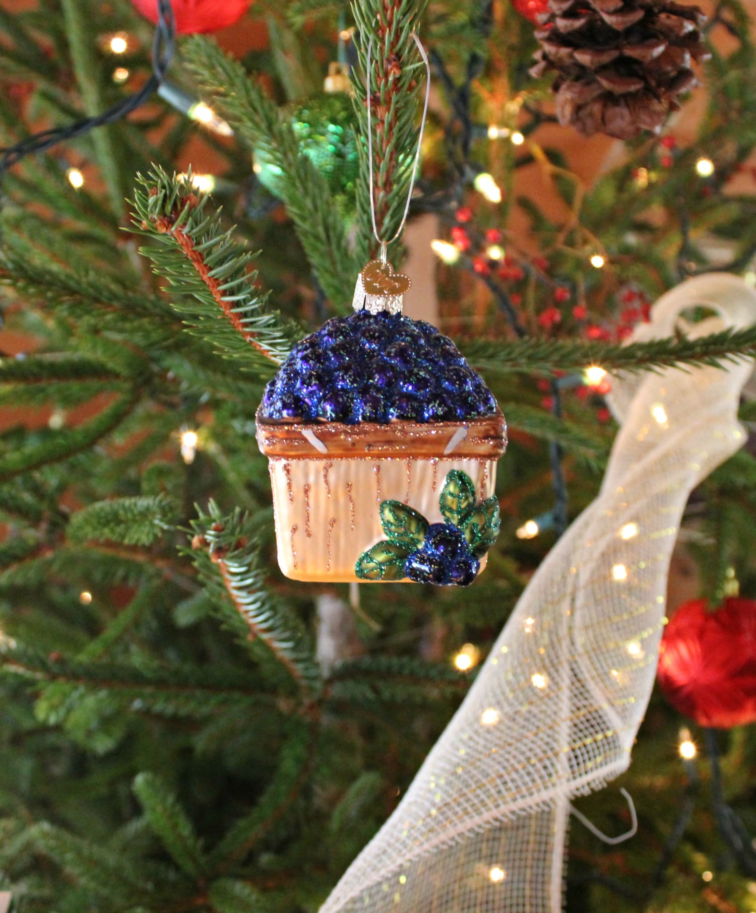 Tips for affordable country Christmas decor