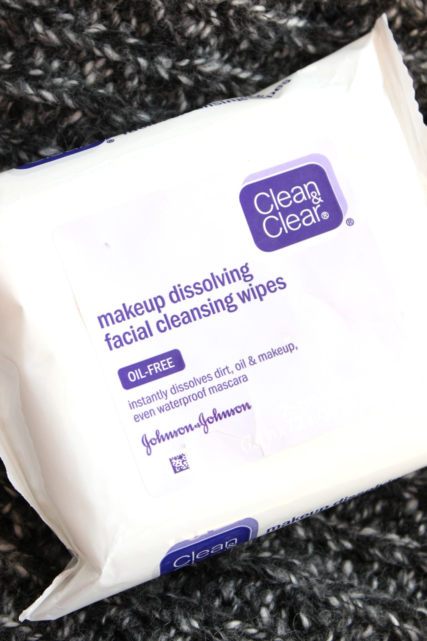 Benefits of light therapy for acne when using the new Neutrogena Light Therapy Acne Treatment Mask