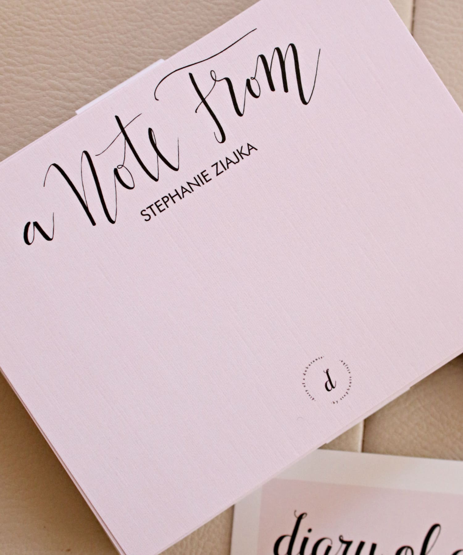 How to create and print an effective media kit with Vistaprint, including recommended media kit contents and guidelines
