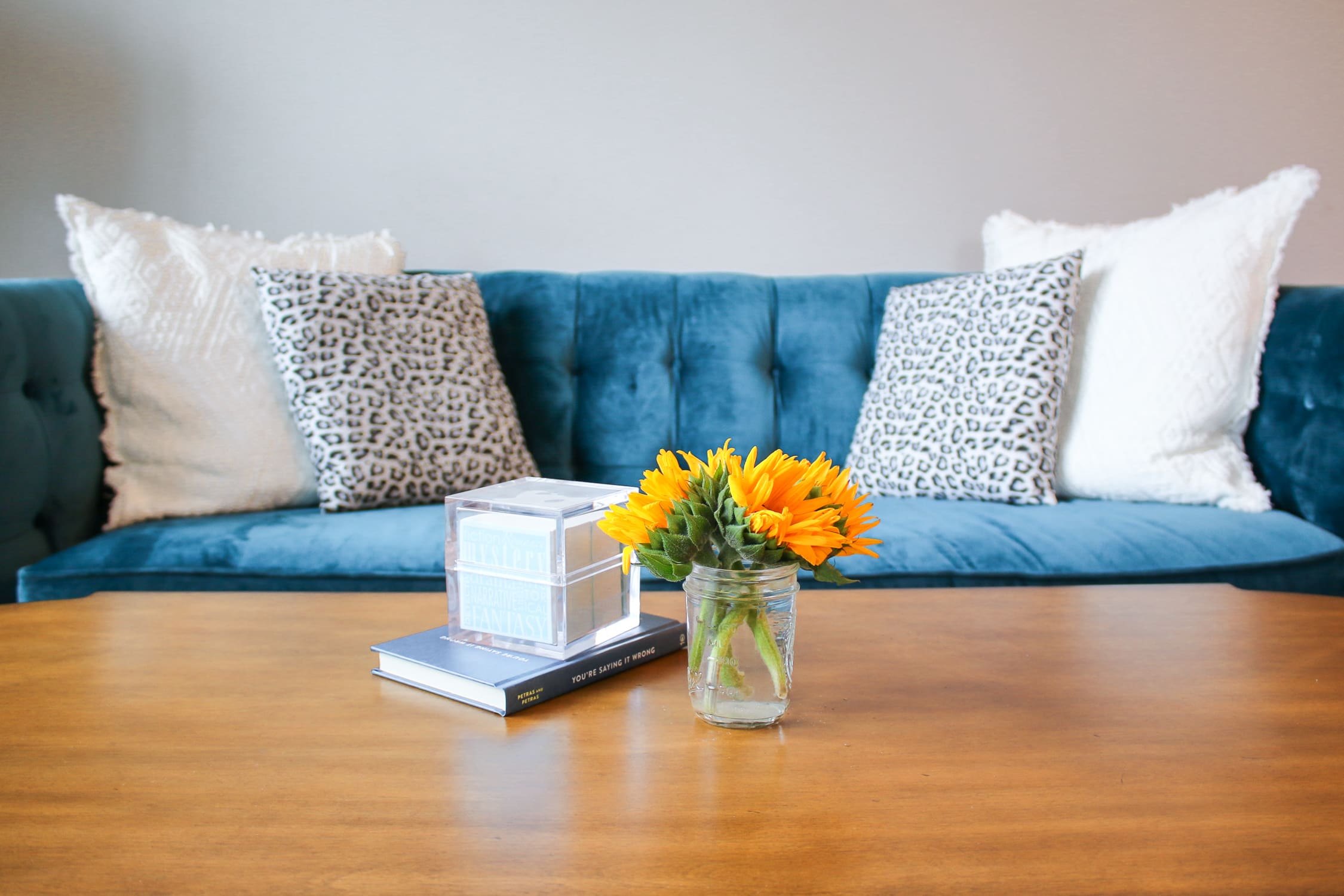 Columbia Apartment Tour: How to Decorate and Furnish a Temporary Apartment on a Budget by southern lifestyle blogger Stephanie Ziajka from Diary of a Debutante