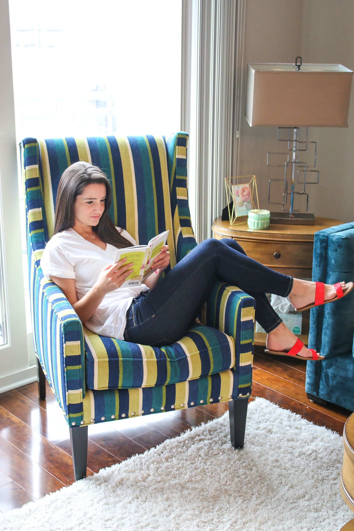Columbia Apartment Tour: How to Decorate and Furnish a Temporary Apartment on a Budget by southern lifestyle blogger Stephanie Ziajka from Diary of a Debutante