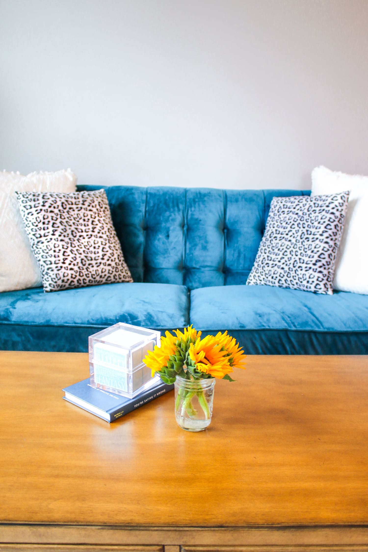 Columbia Apartment Tour: How to Decorate and Furnish a Temporary Apartment on a Budget by southern lifestyle blogger Stephanie Ziajka from Diary of a Debutante