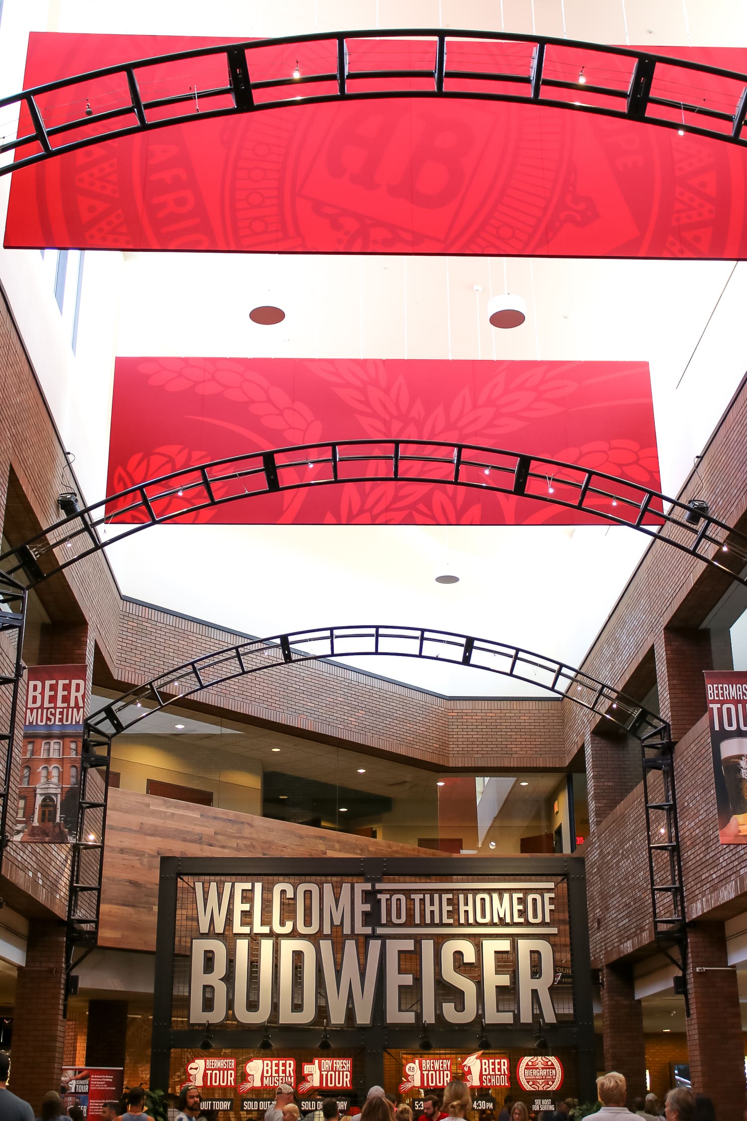Looking for fun things to do in St Louis? This Gateway City weekend travel guide lists the best things to do (most of which are free), the best place to stay, and the best places to eat in the Gateway to the West! 