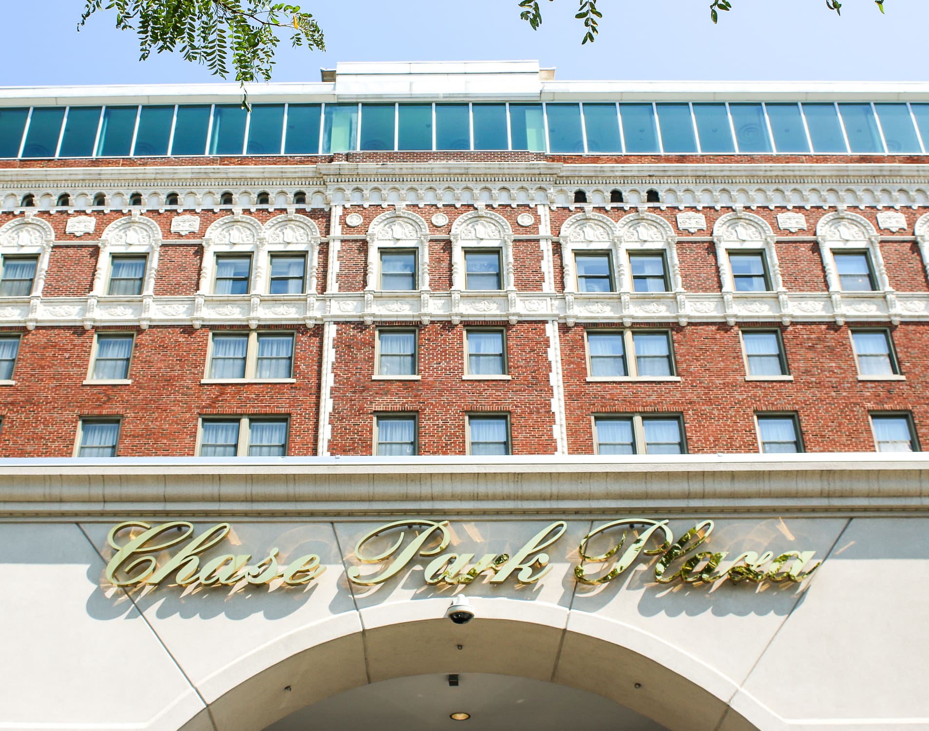 Looking for fun things to do in St Louis? This Gateway City weekend travel guide lists the best things to do (most of which are free), the best place to stay, and the best places to eat in the Gateway to the West! 