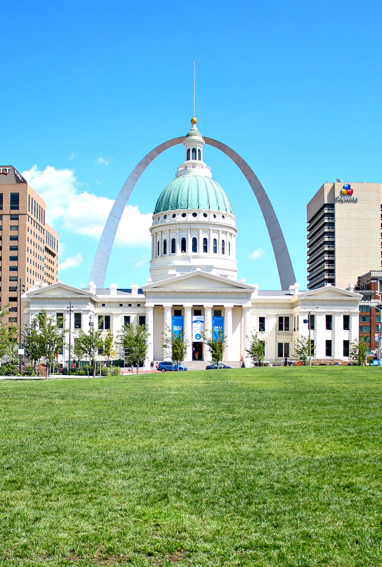 From summer Instagram ideas to exclusive brand updates, here's everything you missed on Instagram in August. Follow along @stephanieziajka!