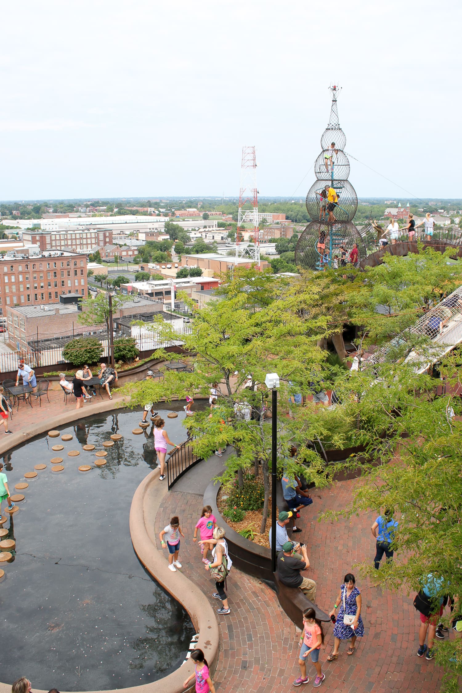 Looking for fun things to do in St Louis? This Gateway City weekend travel guide lists the best things to do (most of which are free), the best place to stay, and the best places to eat in the Gateway to the West!