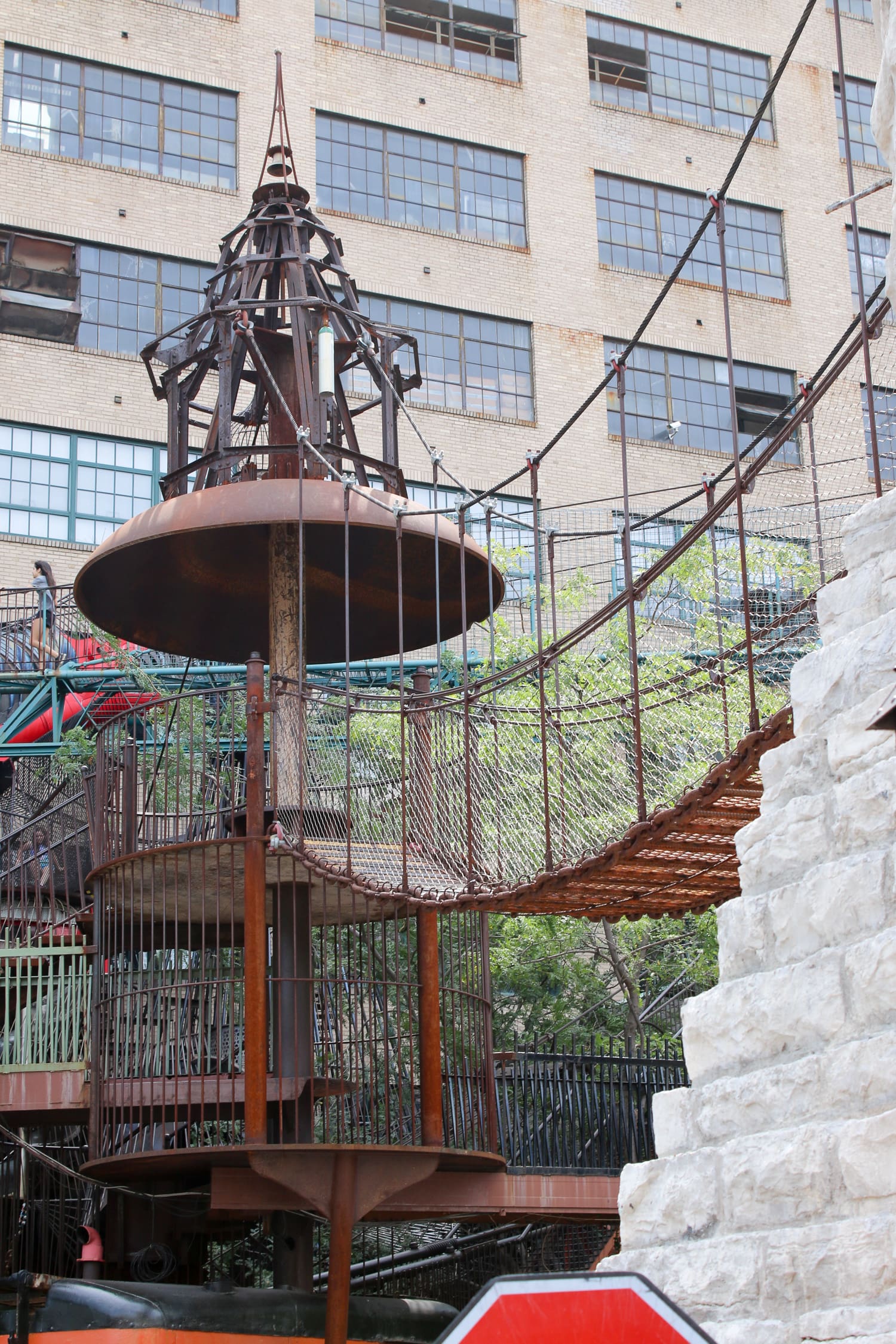 Looking for fun things to do in St Louis? This Gateway City weekend travel guide lists the best things to do (most of which are free), the best place to stay, and the best places to eat in the Gateway to the West!