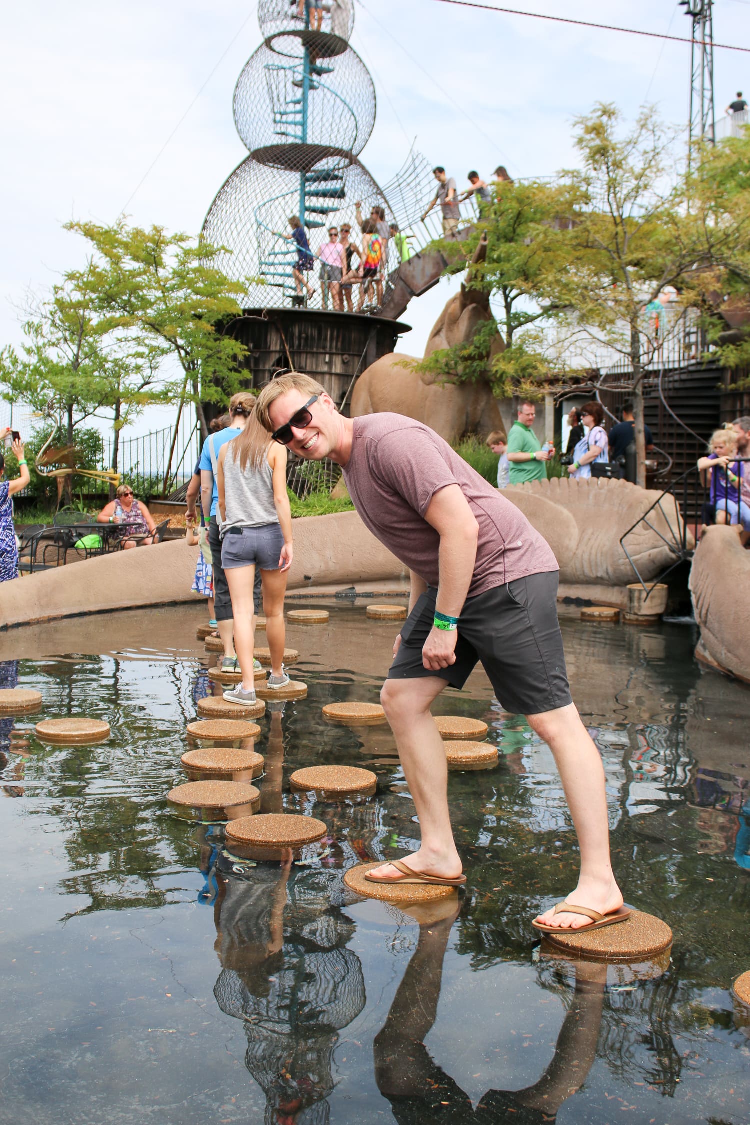 Looking for fun things to do in St Louis? This Gateway City weekend travel guide lists the best things to do (most of which are free), the best place to stay, and the best places to eat in the Gateway to the West! 
