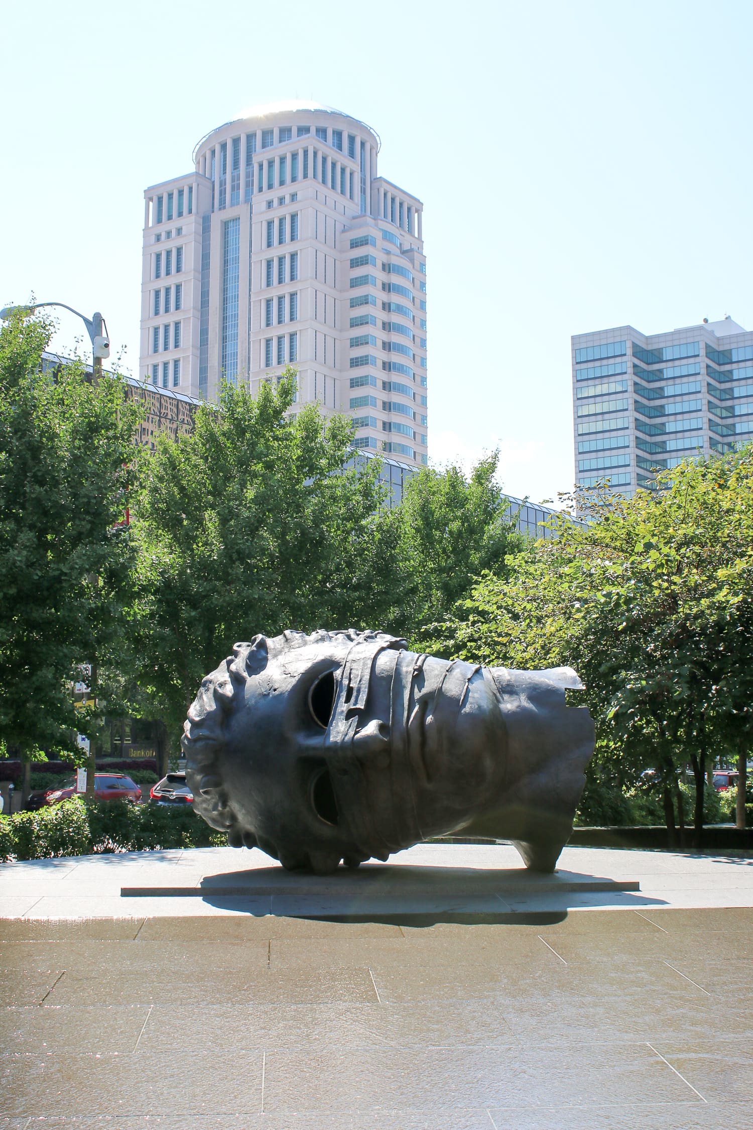 Looking for fun things to do in St Louis? This Gateway City weekend travel guide lists the best things to do (most of which are free), the best place to stay, and the best places to eat in the Gateway to the West! 
