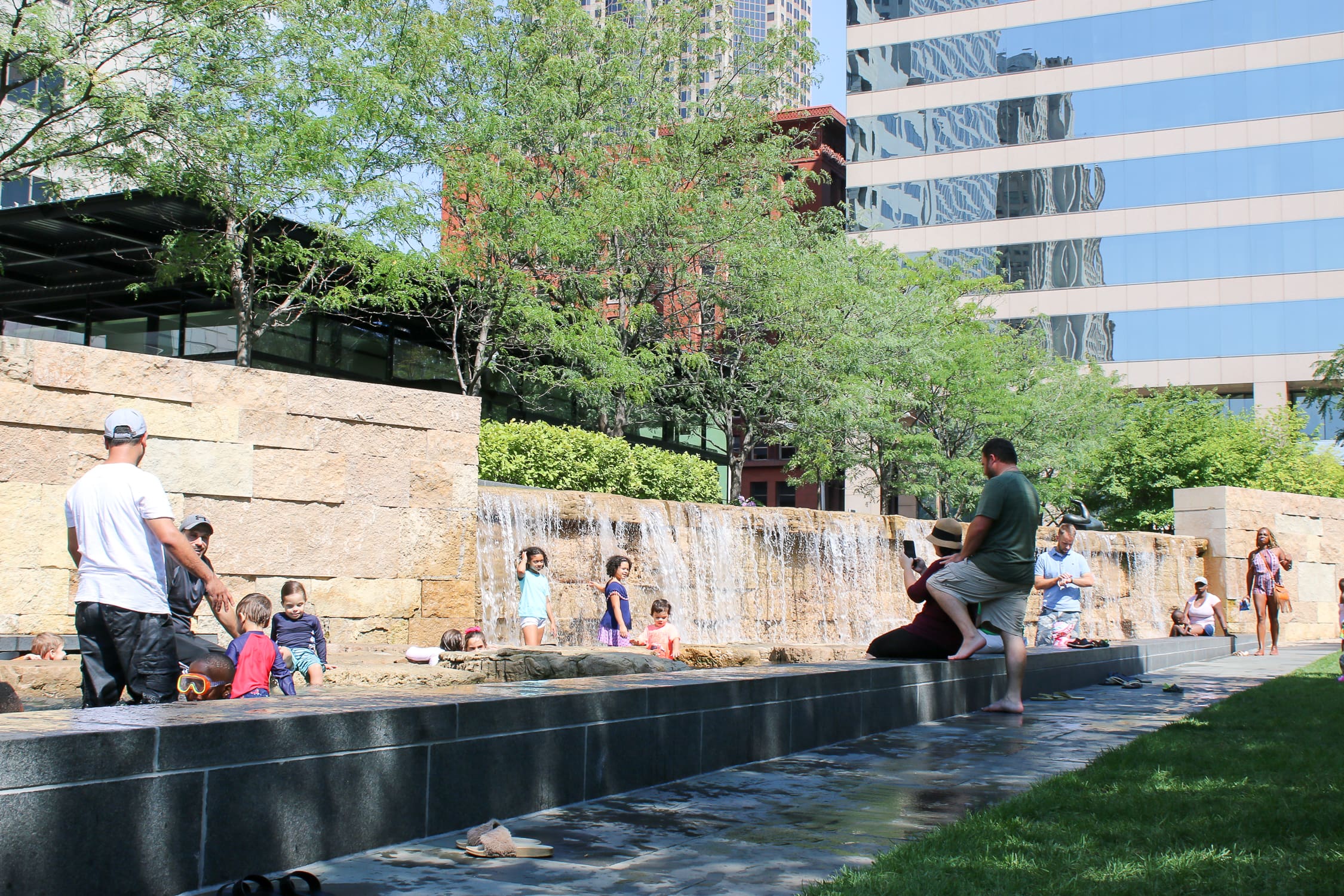 Looking for fun things to do in St Louis? This Gateway City weekend travel guide lists the best things to do (most of which are free), the best place to stay, and the best places to eat in the Gateway to the West! 
