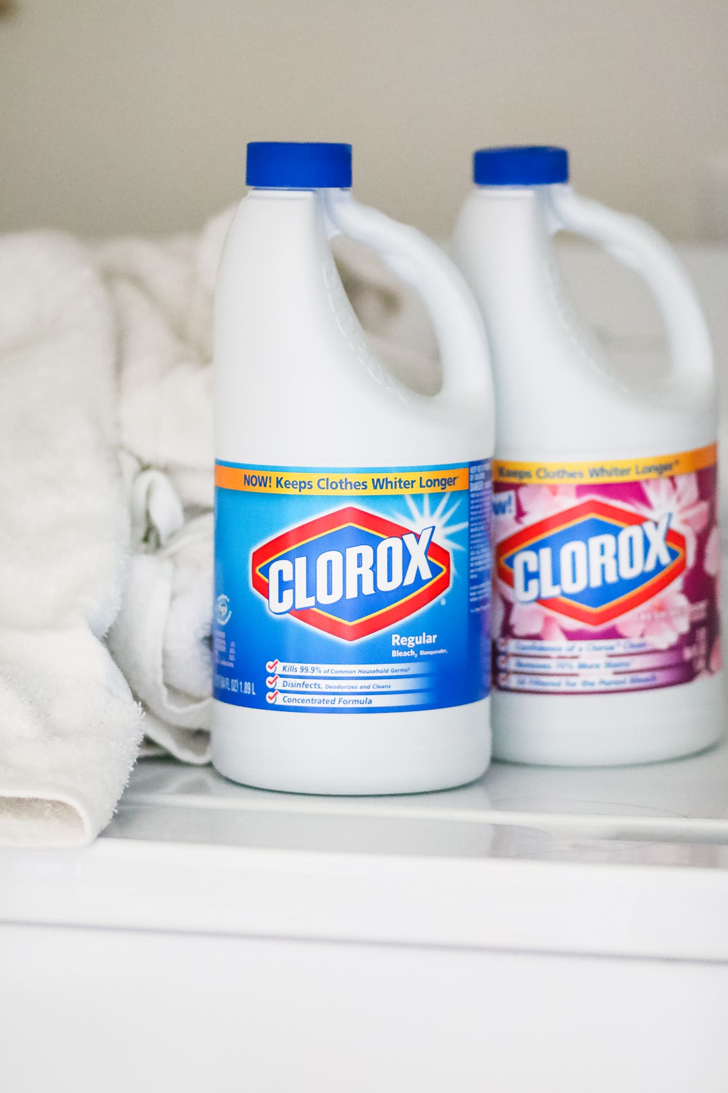 How to keep white clothes white for longer with CLOROX | Casual summer outfit (Shein one-shoulder stripped ruffle top and white jeans) by fashion blogger Stephanie Ziajka from Diary of a Debutante