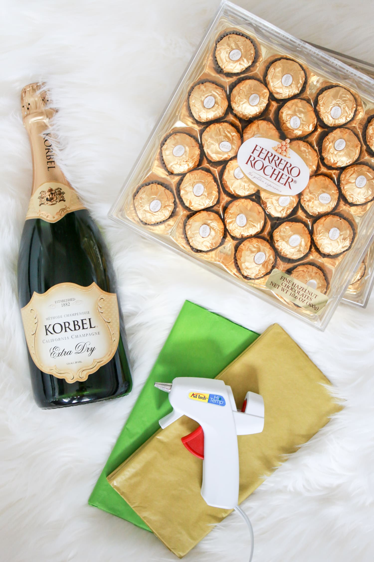 Looking for DIY housewarming gifts? Look no further than this adorable chocolate-covered champagne pineapple by southern blogger Stephanie Ziajka from Diary of a Debutante