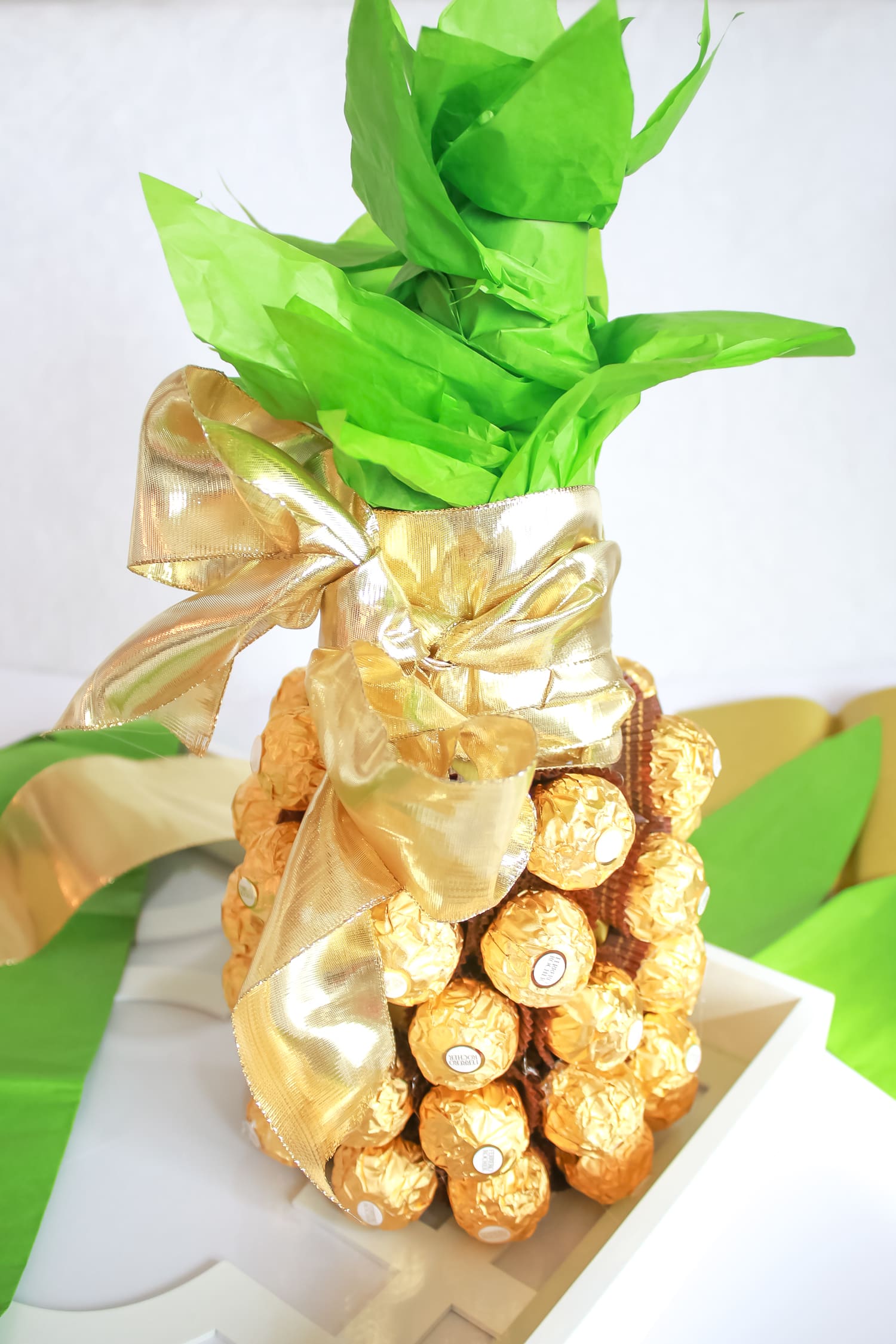 Looking for DIY housewarming gifts? Look no further than this adorable chocolate-covered champagne pineapple by southern blogger Stephanie Ziajka from Diary of a Debutante