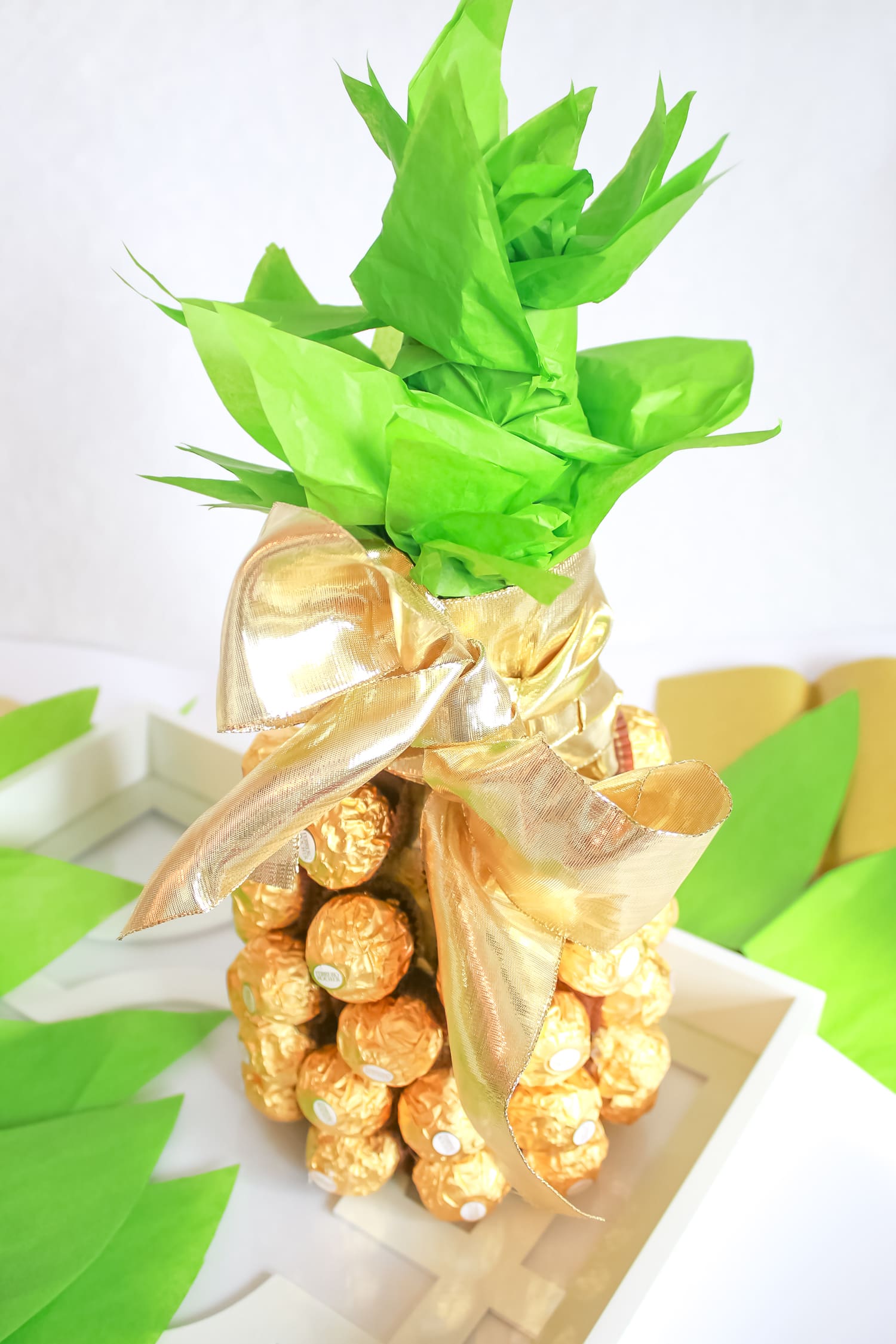 Looking for DIY housewarming gifts? Look no further than this adorable chocolate-covered champagne pineapple by southern blogger Stephanie Ziajka from Diary of a Debutante