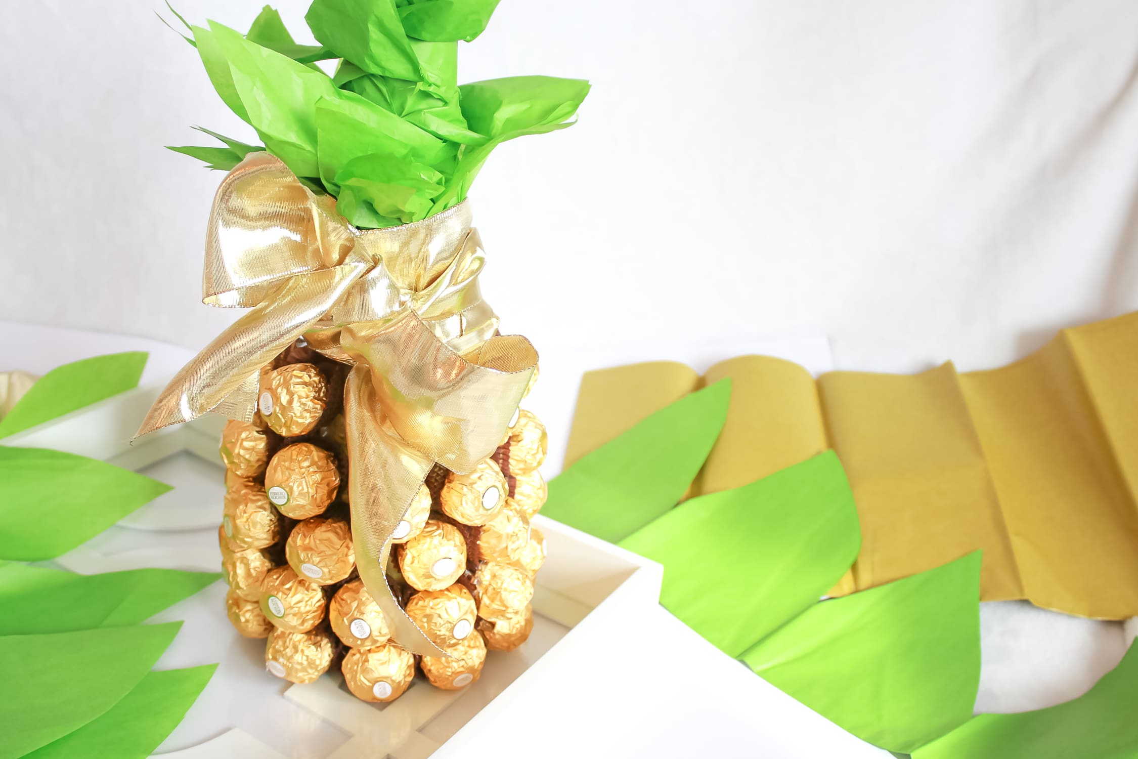 Looking for DIY housewarming gifts? Look no further than this adorable chocolate-covered champagne pineapple by southern blogger Stephanie Ziajka from Diary of a Debutante