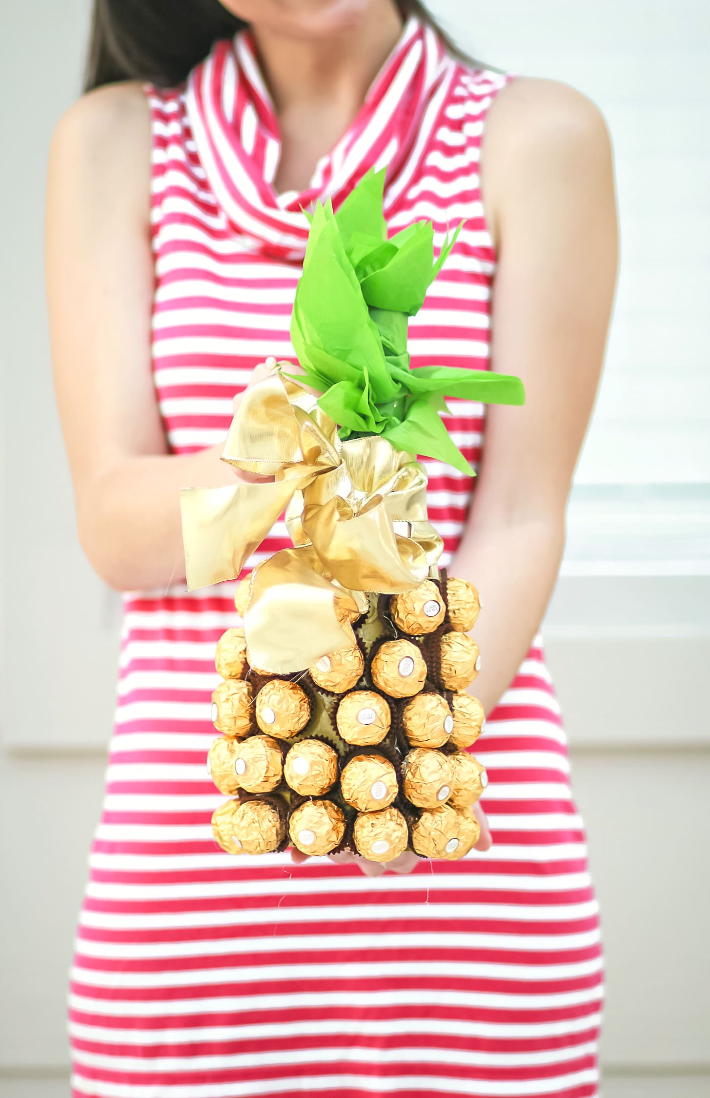 Looking for DIY housewarming gifts? Look no further than this adorable chocolate-covered champagne pineapple by southern blogger Stephanie Ziajka from Diary of a Debutante