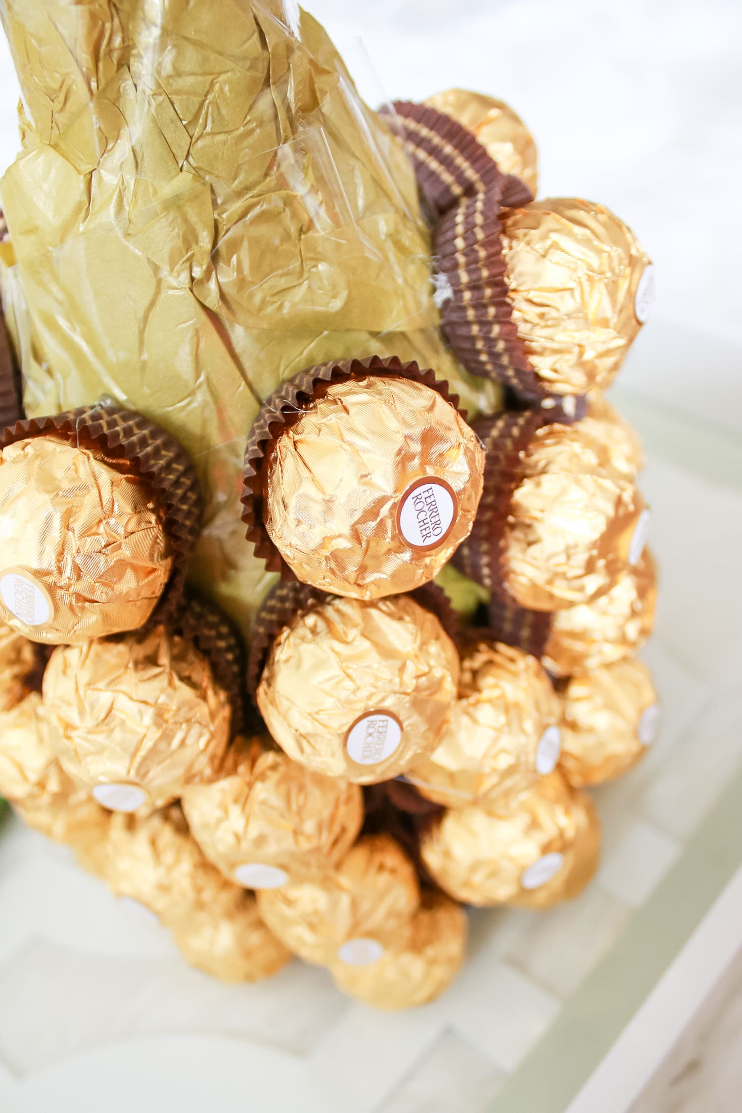 Looking for DIY housewarming gifts? Look no further than this adorable chocolate-covered champagne pineapple by southern blogger Stephanie Ziajka from Diary of a Debutante