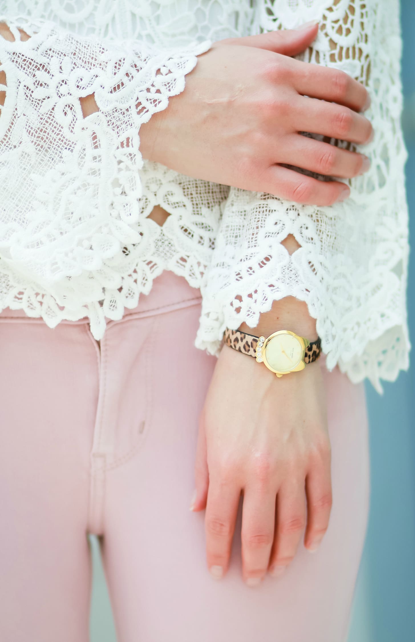 Levi pink skinny jeans with WAYF white lenox lace top, Rebecca Minkoff Avery crossbody bag, Sam Edelman tan block heel sandals, SUGARFIX by Baublebar embellished hoop earrings, and Kate Spade New York Mini Metro Leopard Watch | How to wear pink skinny jeans in the fall plus all the details on Shopbop's End-of-the-Season Sale by fashion blogger Stephanie Ziajka from Diary of a Debutante