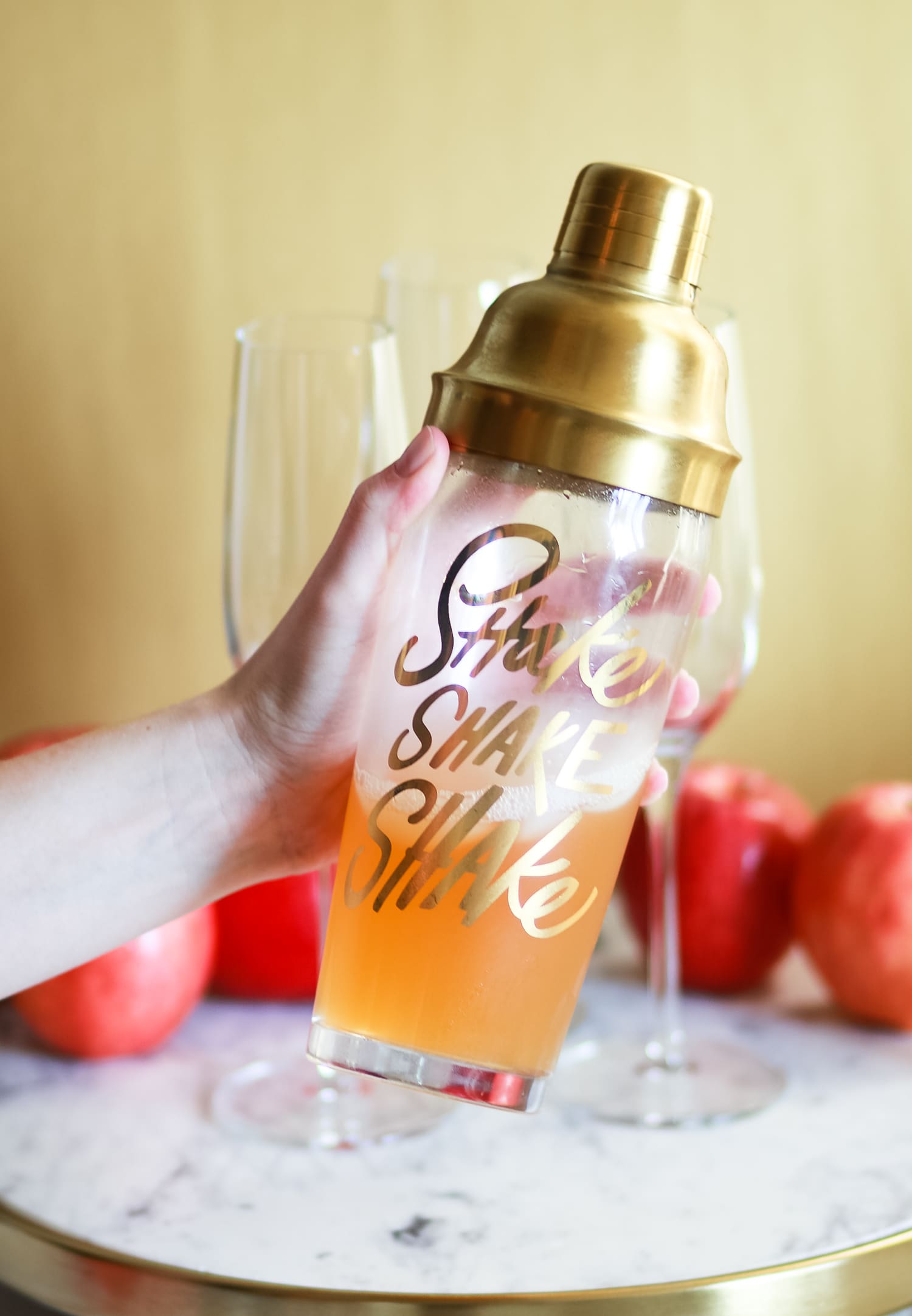 Seriously delish apple cider bellinis... such a fun fall champagne cocktail | Apple Cider Cocktail | Fall in a Flute: Festive Apple Cider Bellinis from southern blogger Stephanie Ziajka from Diary of a Debutante