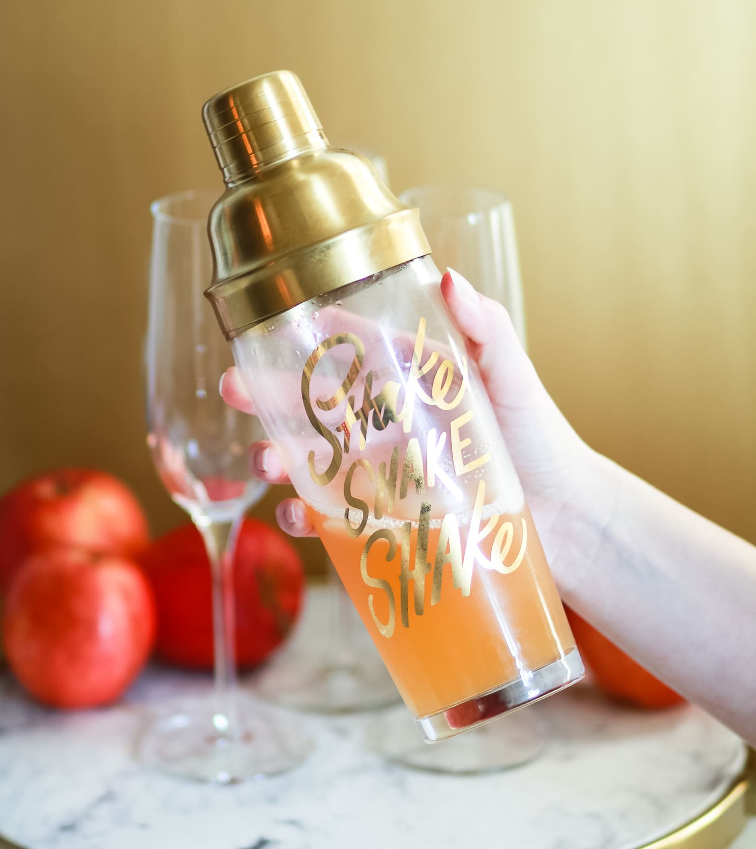 Seriously delish apple cider bellinis... such a fun fall champagne cocktail | Apple Cider Cocktail | Fall in a Flute: Festive Apple Cider Bellinis from southern blogger Stephanie Ziajka from Diary of a Debutante
