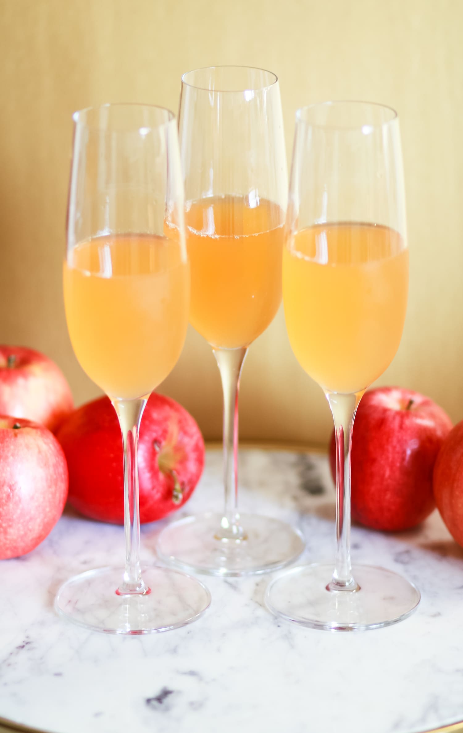 Seriously delish apple cider bellinis... such a fun fall champagne cocktail | Apple Cider Cocktail | Fall in a Flute: Festive Apple Cider Bellinis from southern blogger Stephanie Ziajka from Diary of a Debutante