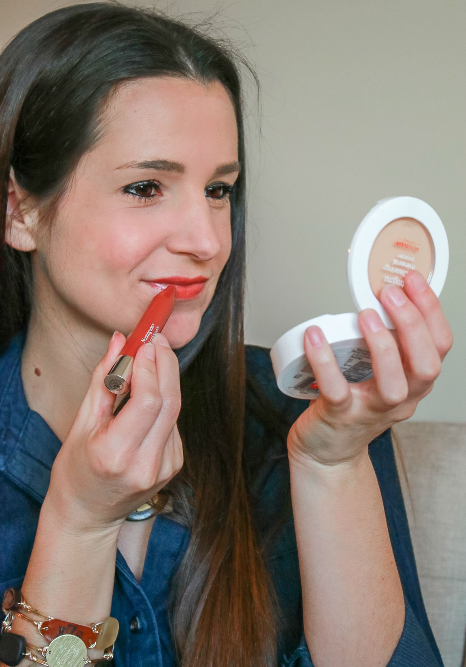 Game Day makeup tutorial with the best makeup from acne prone skin from Neutrogena | Neutrogena Skin Clearing Makeup | Best Makeup for Acne Prone Skin by blogger Stephanie Ziajka from Diary of a Debutante