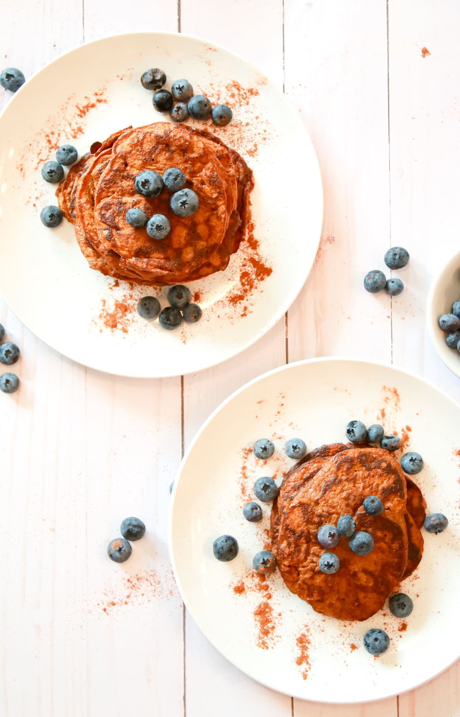 These delicious paleo pumpkin pancakes are low calorie and PERFECT for fall | Paleo Pumpkin Pancake recipe by southern blogger Stephanie Ziajka from Diary of a Debutante