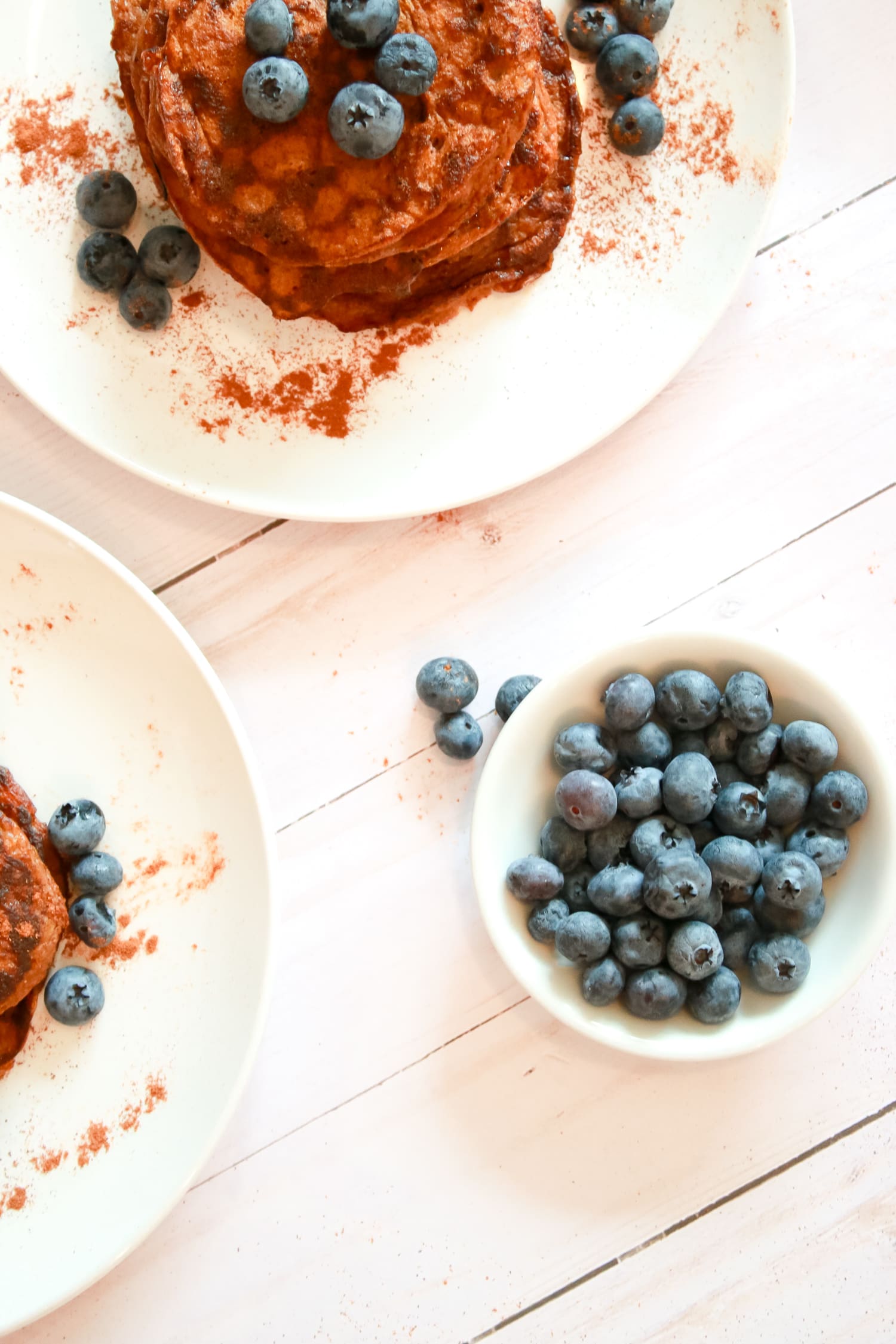 These delicious paleo pumpkin pancakes are low calorie and PERFECT for fall | Paleo Pumpkin Pancake recipe by southern blogger Stephanie Ziajka from Diary of a Debutante