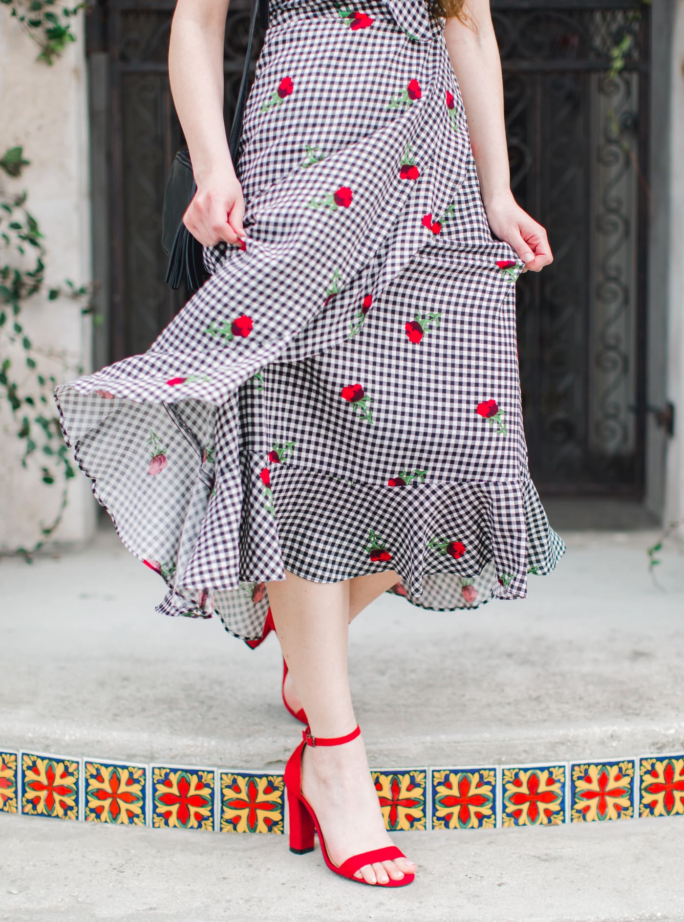 What to Wear on Derby Day: 5 Derby-Approved Outfit Ideas by southern fashion blogger Stephanie Ziajka from Diary of a Debutante, derby day fashion rules, derby day fascinators online, how to wear derby day fascinator, derby day dress code, black and white Kentucky Derby dress with affordable red fascinator, red open toe sandals, red drop bead tassel earrings, and black crossbody bag