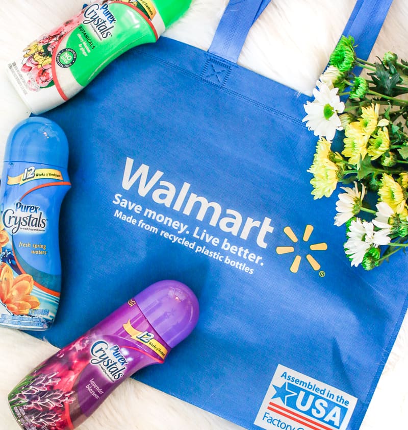 How to keep your clothes smelling fresh (even with pets) with Purex Crystals by southern blogger and dog mom Stephanie Ziajka from Diary of a Debutante, dog owner laundry hacks, pet odor removal, remove pet odor in laundry, pet laundry, laundry with pets, best laundry detergent for pet odor, add to laundry to remove odor, cute golden retriever in laundry, Purex Crystals review