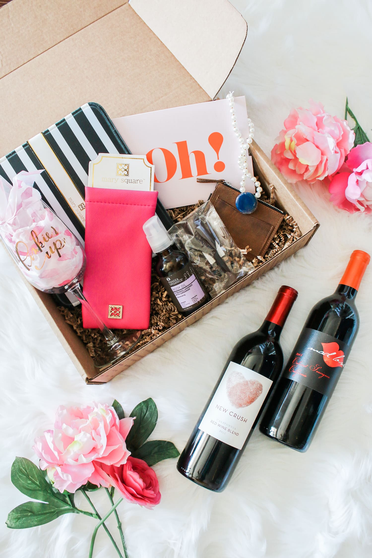 Vine Oh Treat Me Box review, Treat Me: Vine Oh! Subscription Box Review by southern lifestyle blogger Stephanie Ziajka from Diary of a Debutante, Vine Oh box, wine tasting subscription box, best wine subscription box