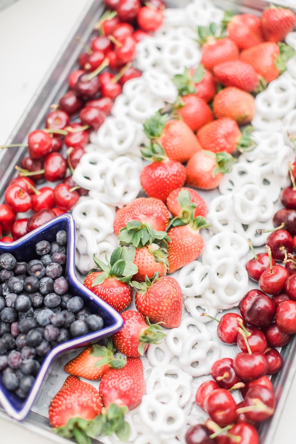 Patriotic Memorial Day fruit platter idea created by blogger Stephanie Ziajka on Diary of a Debutante